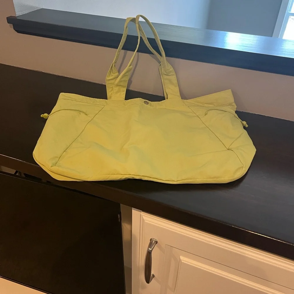 NWOT 🍋 Lululemon Lime Green Side Cinch Shopper 18L